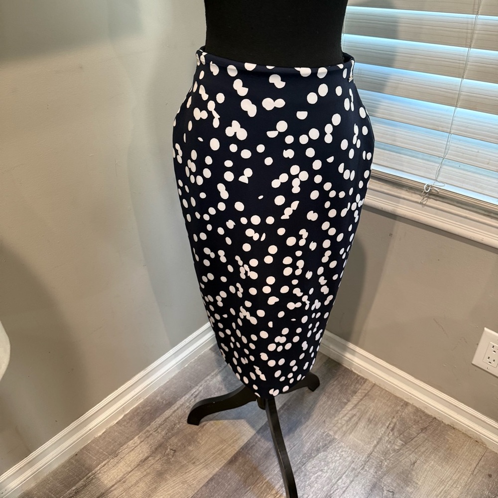 TAHARI Elegant Navy‎ Polka Dot Skirt